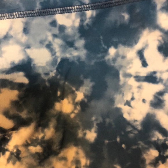 High waisted Blue Tie Dye 7/8 Leggings NWOT - Picture 10 of 13